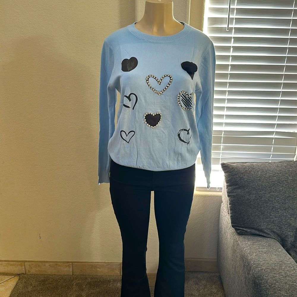 Sweatshirt embroidered with stones